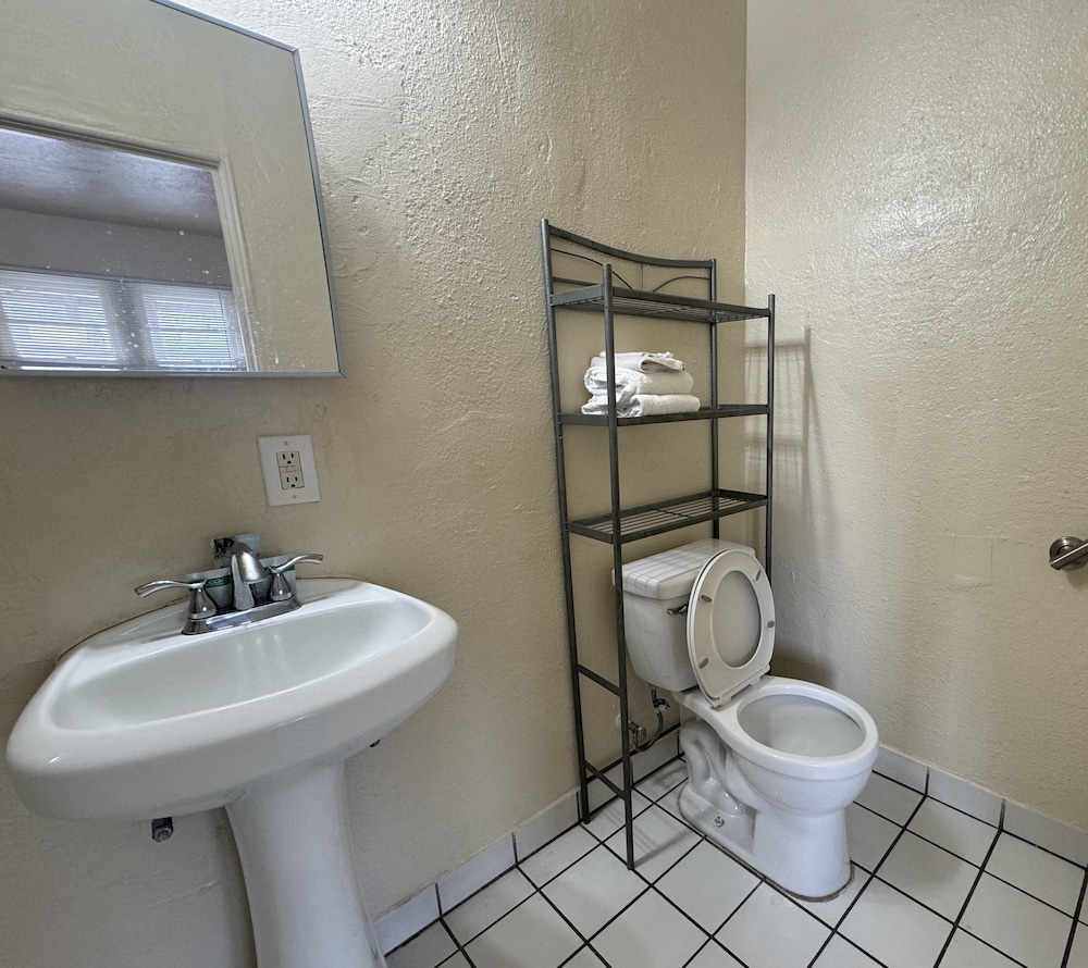 The Oaks Motel 10/10