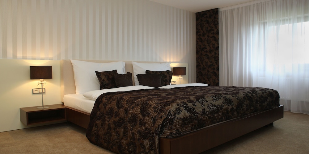 Golden Fish Hotel Apartments 8/31