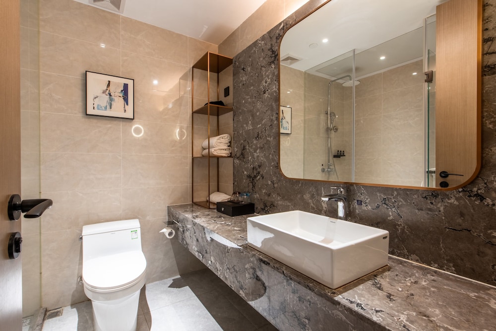 Poltton International Apartment (Guangzhou Panyu Government Affairs Center) 46/47