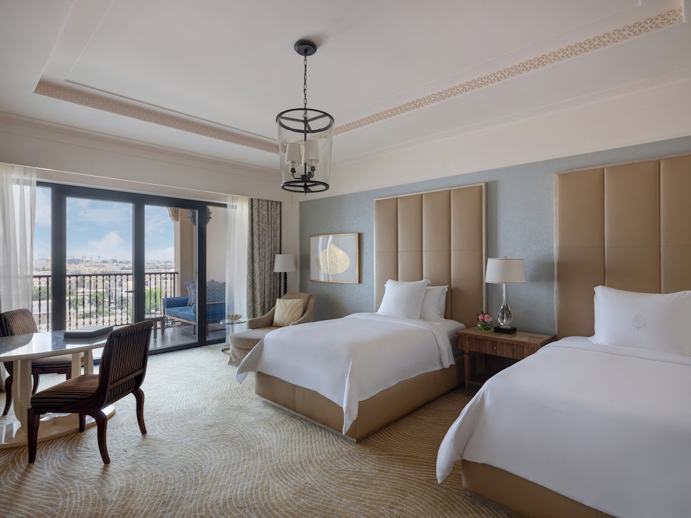 Deluxe, 2 Queen beds, City view