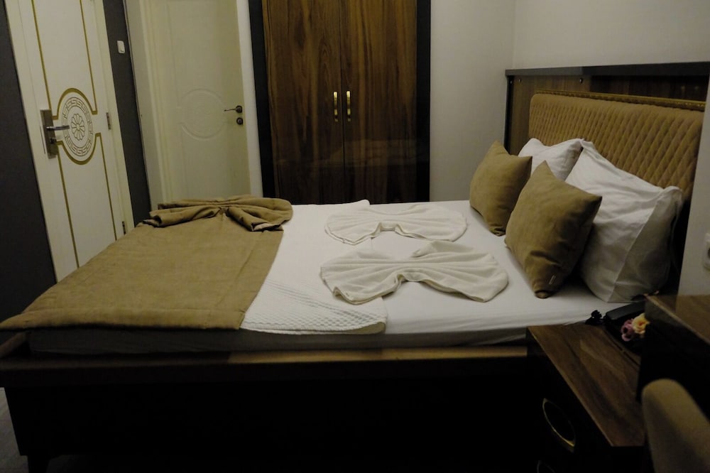 Grand Diamond Hotel 12/20