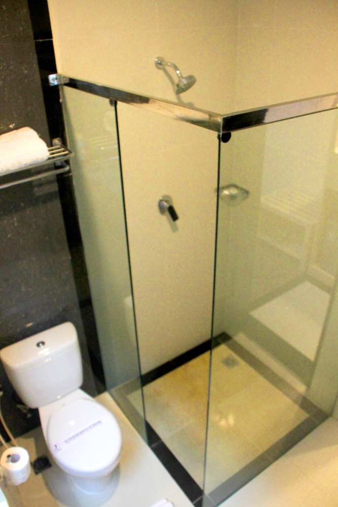 Grand Q Hotel Gorontalo 7/46