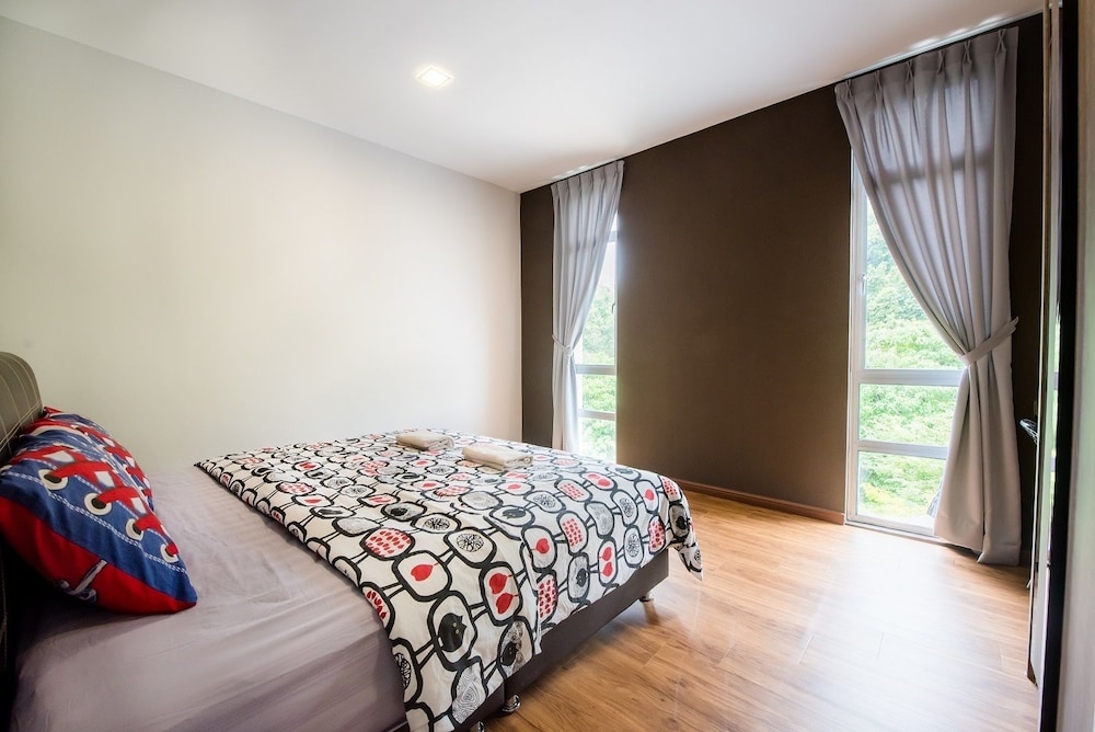 New Corner Shamrock Beach Villas Seaview 7/58