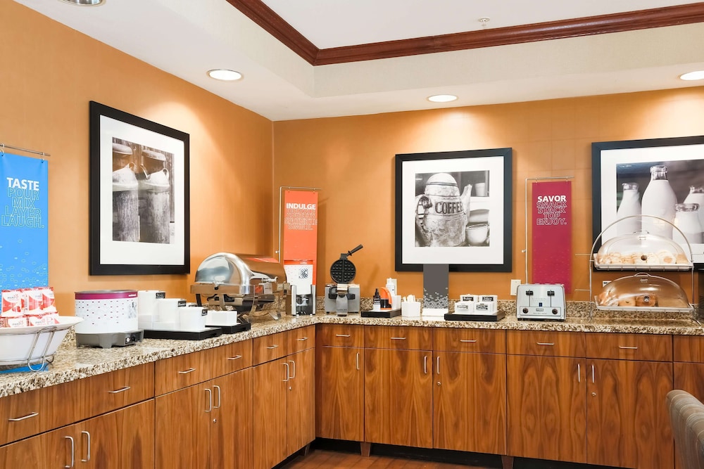 Hampton Inn Anchorage 26/33