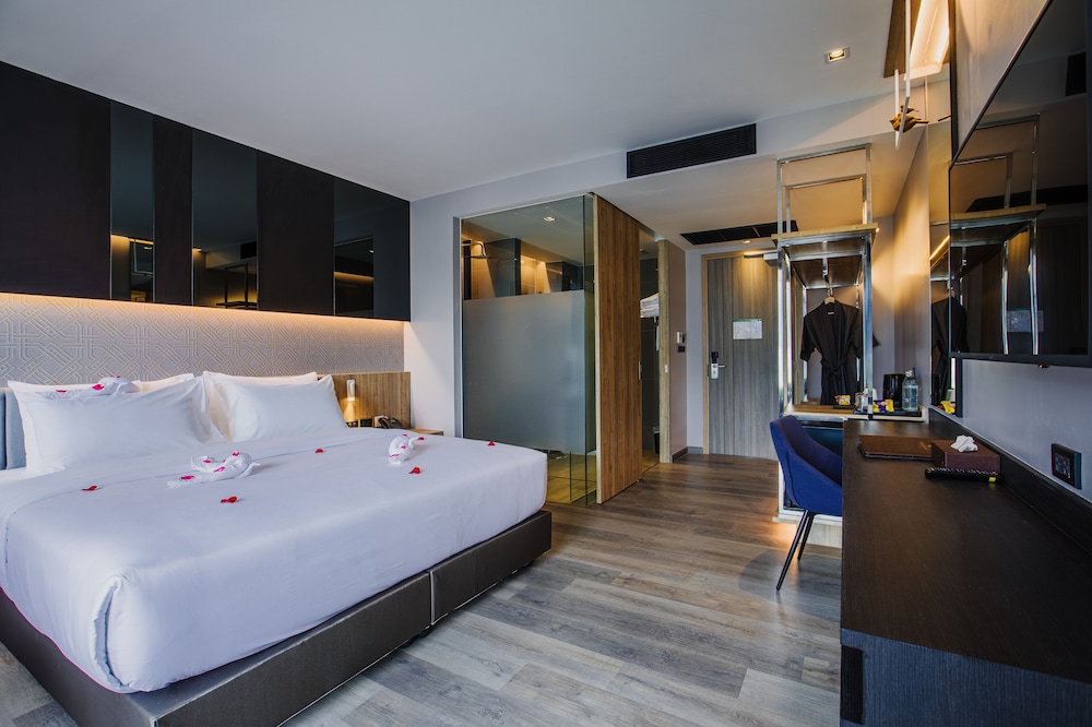 Rak Elegant Hotel Patong 18/69