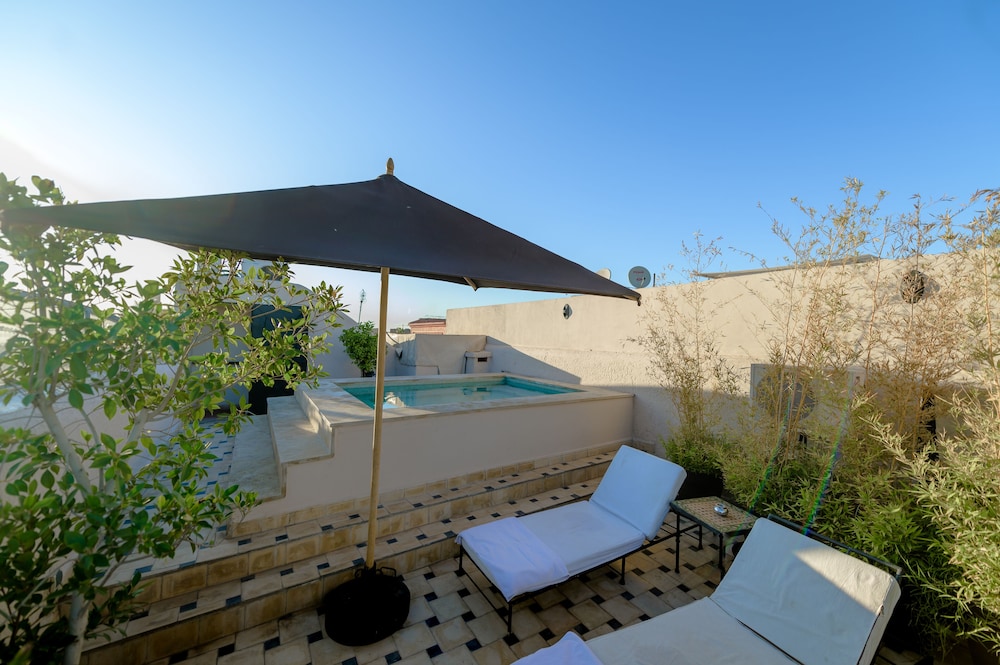 Riad Amina 26/75