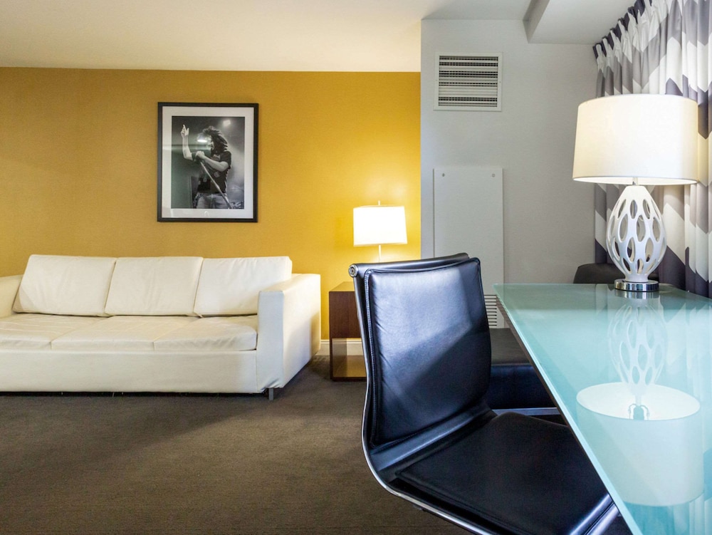 Comfort Inn & Suites Baltimore Inner Harbor 29/39