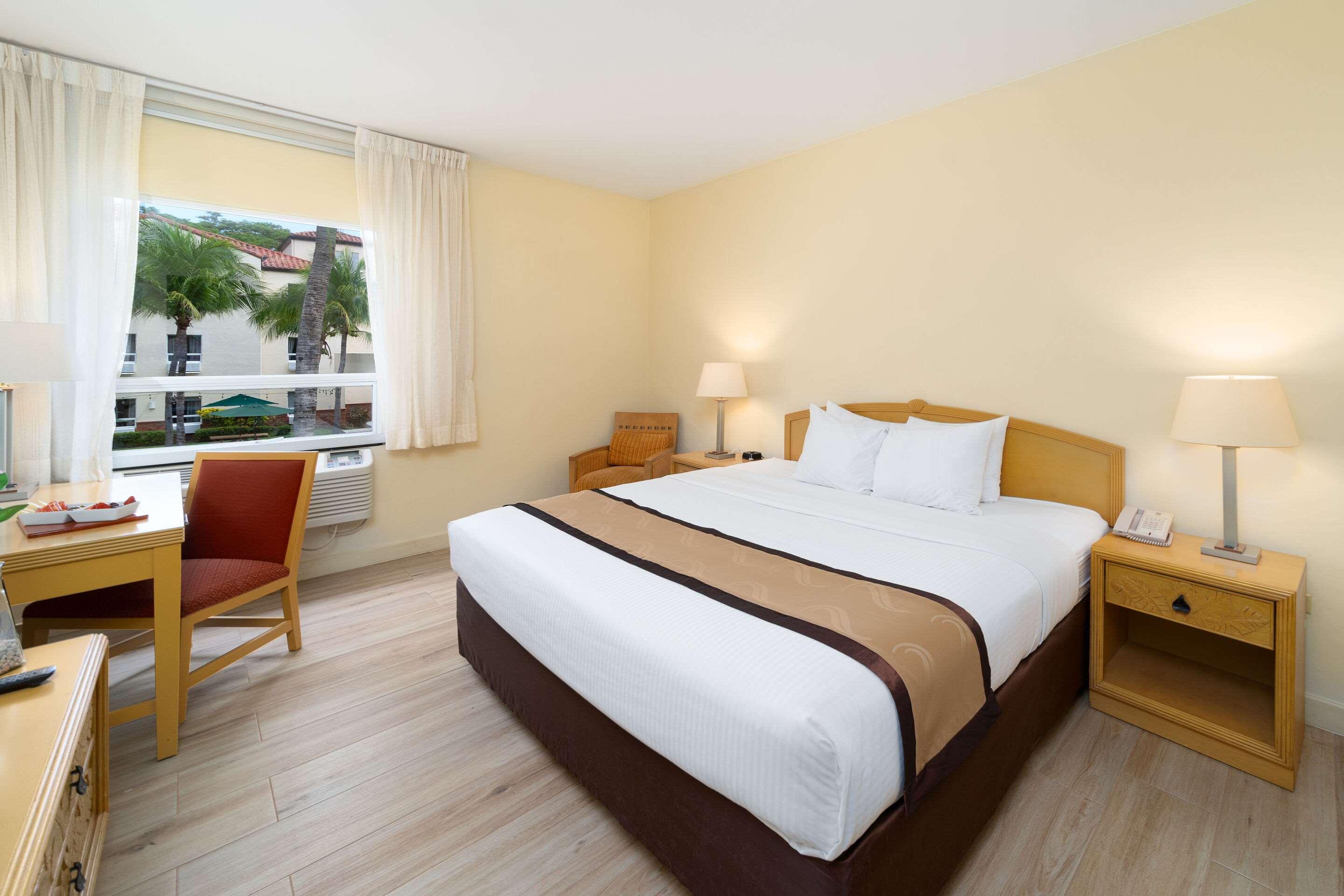 ROOM, KING BED