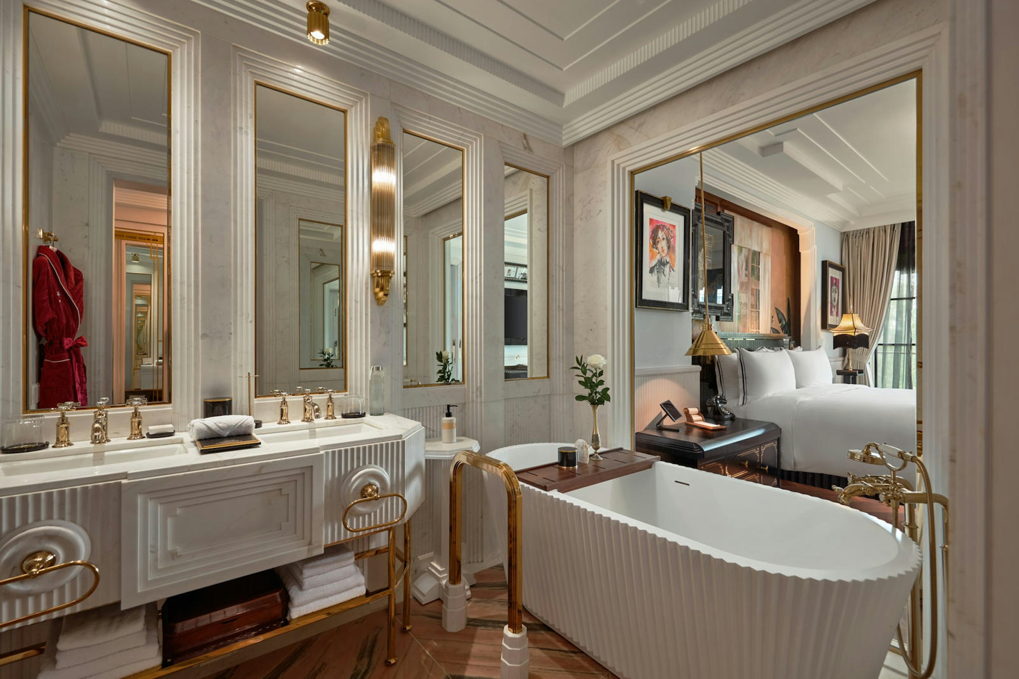Capella Hanoi 50/50