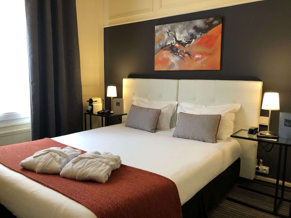 Le Dauphin Hotel 8/67