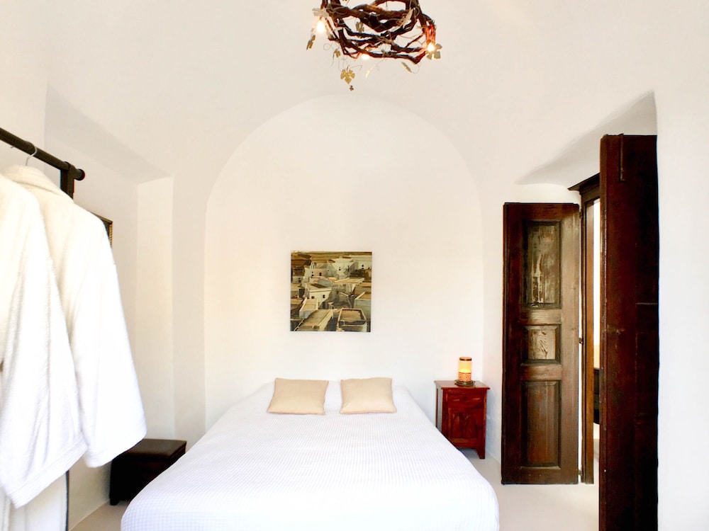 Santorini Heritage Villas &amp; Mansions 10/50