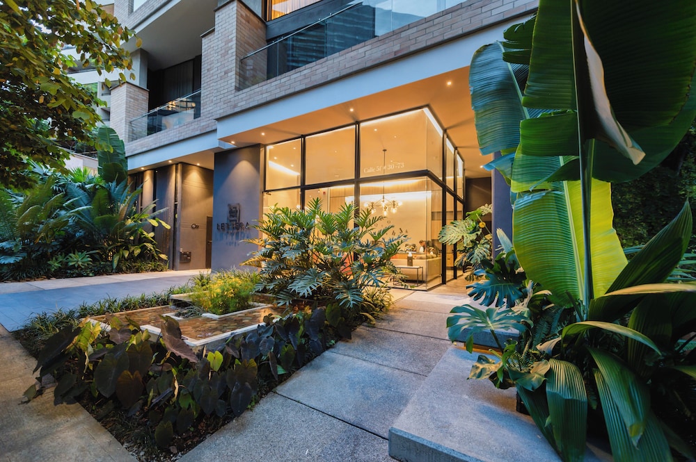 LETTERA HOTEL 4/50