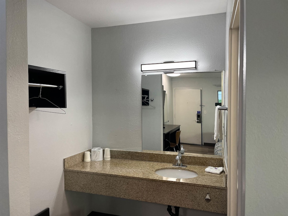 Motel6 Elkton, MD 51/55