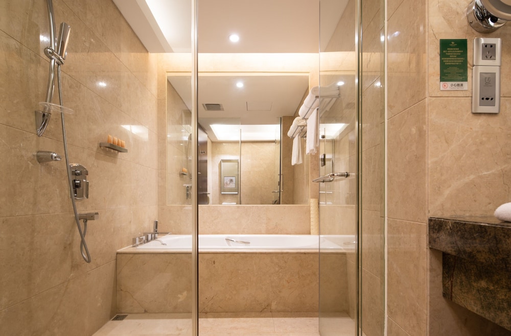 L Gem Hotel 50/50