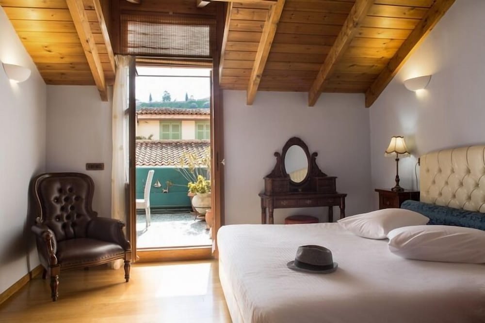Room, King Bed, Castle View