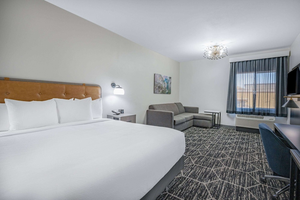 La Quinta Inn & Suites by Wyndham Yucaipa 16/51