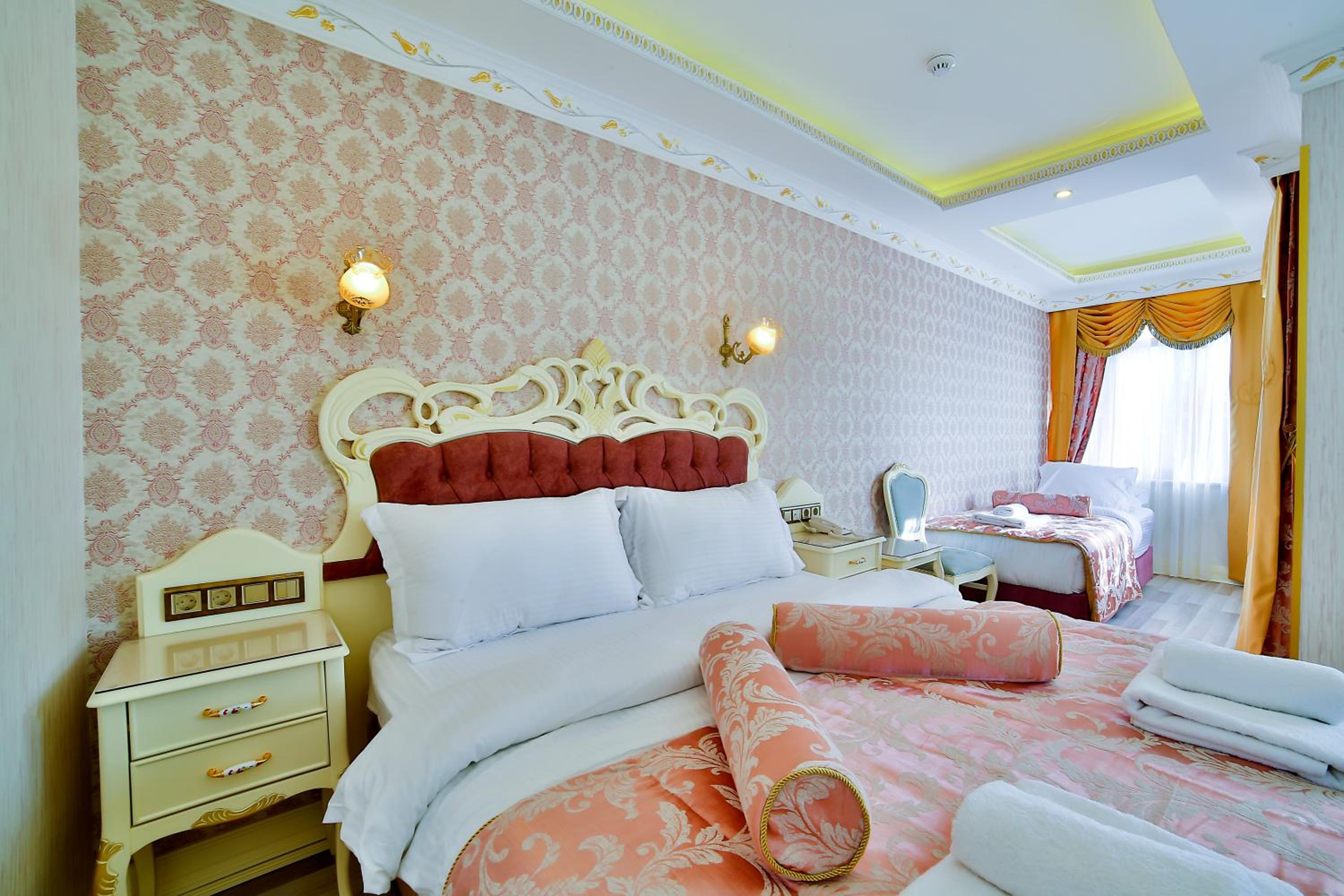 Family, Lateral Side Sea View، Nayla Palace 5/8