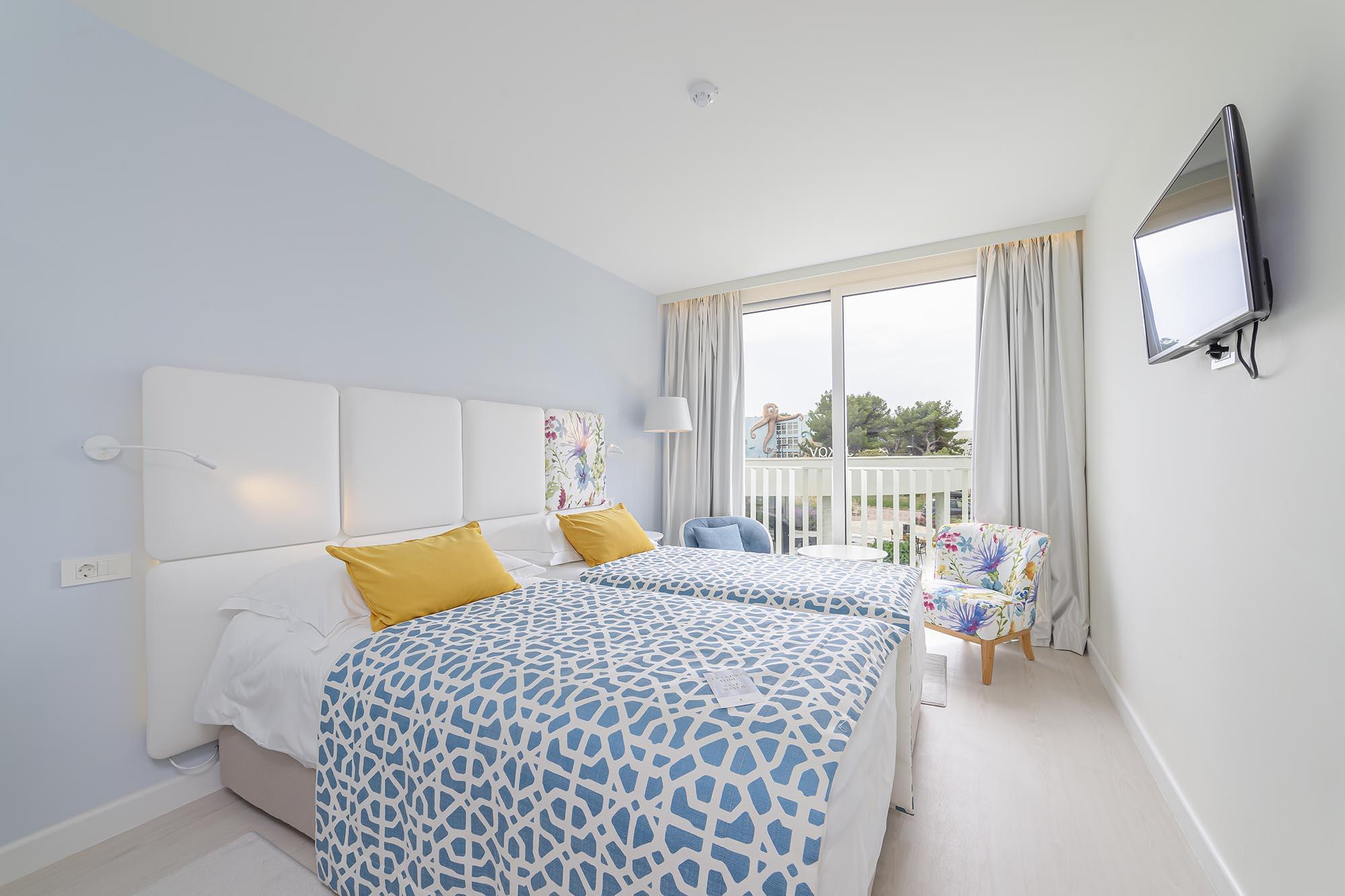 Connecting, Family, Garden View, French Balcony