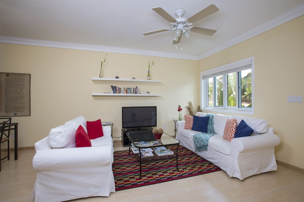 Sir Charles Guest House 13/34
