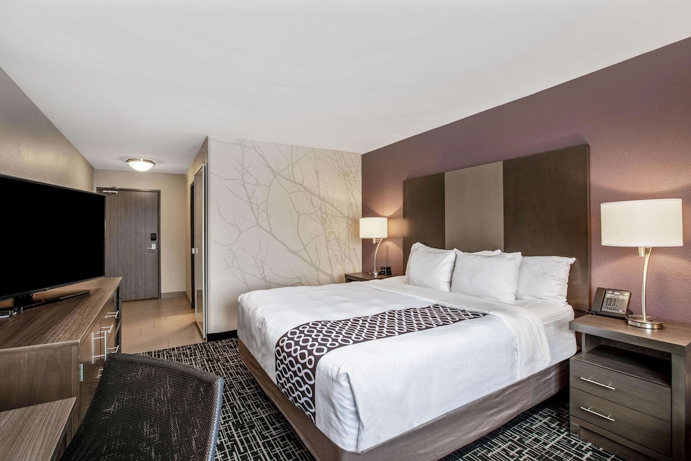 La Quinta Inn & Suites by Wyndham Fayetteville 15/59