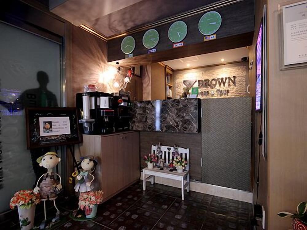 Brown Hotel 5/33