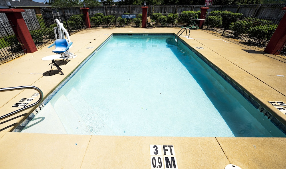 Quality Inn & Suites Monroeville South 16/26