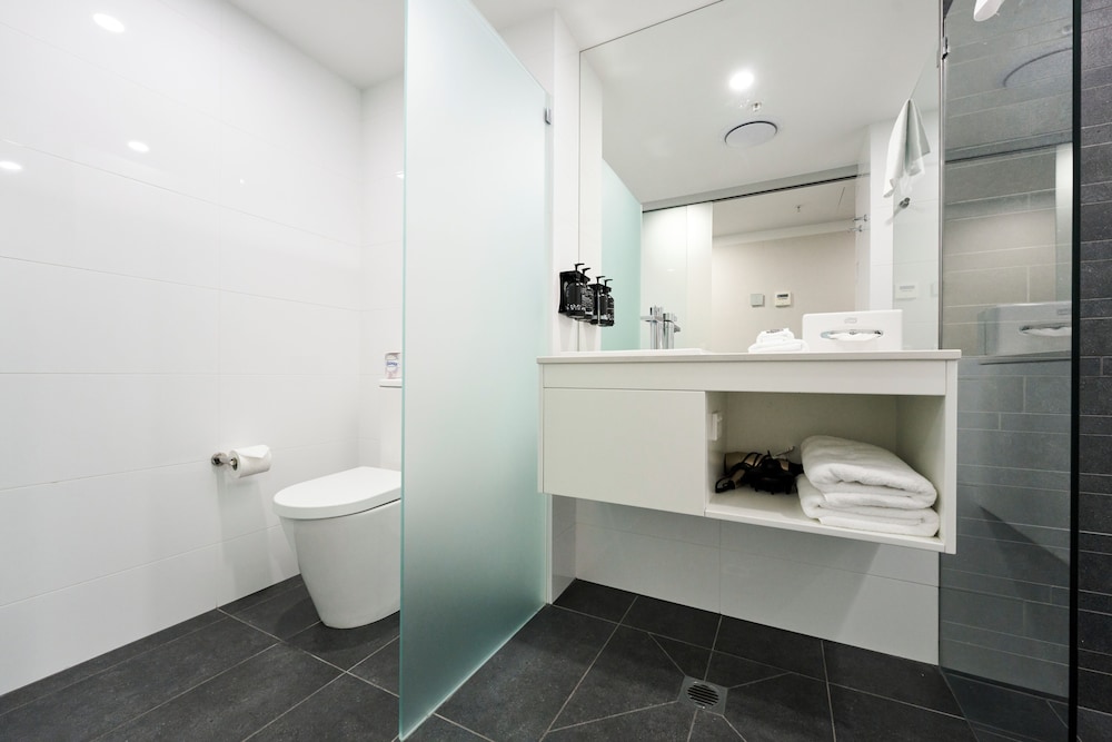 Mantra Albury Hotel 69/70