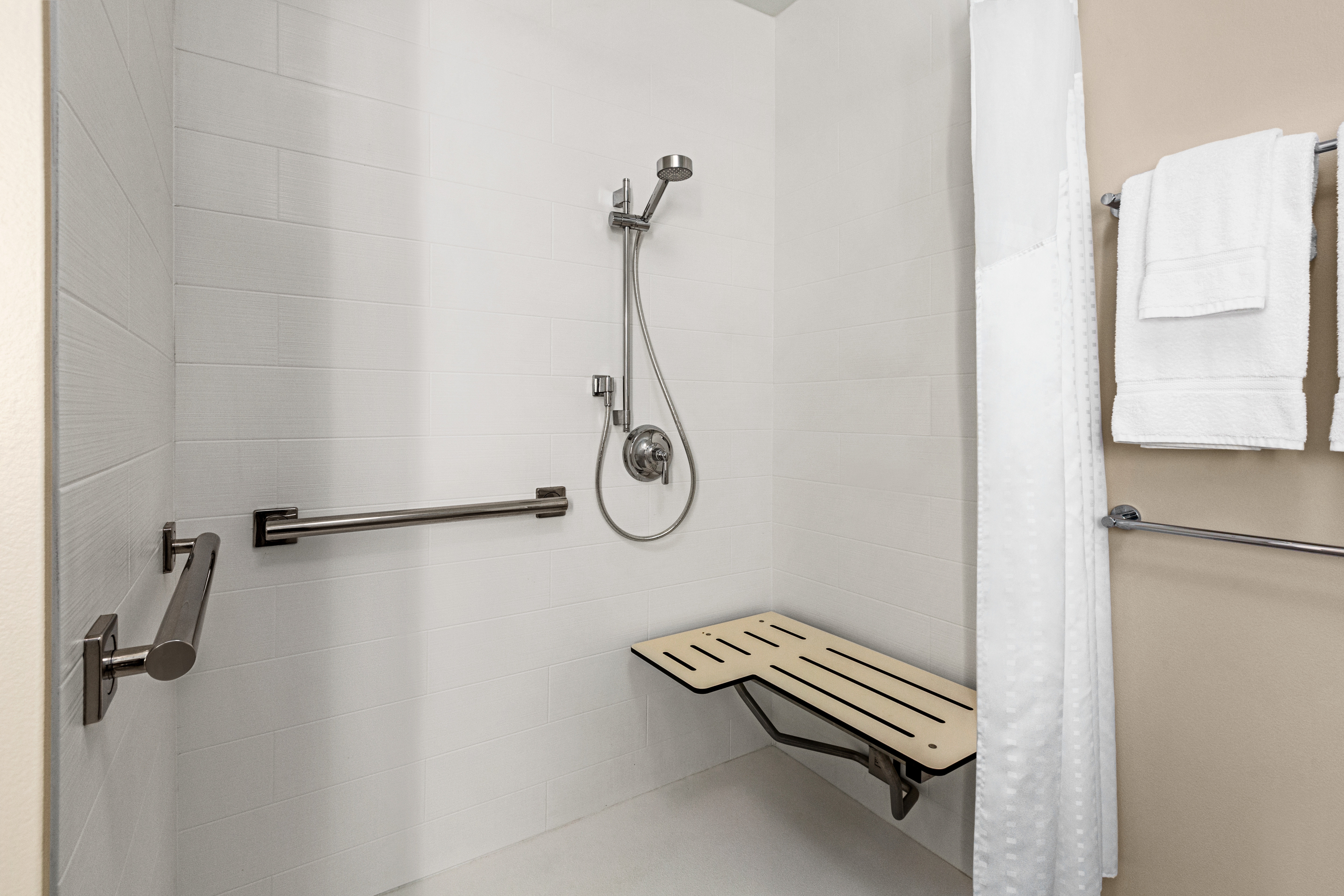 Holiday Inn Express & Suites - Ukiah 78/80