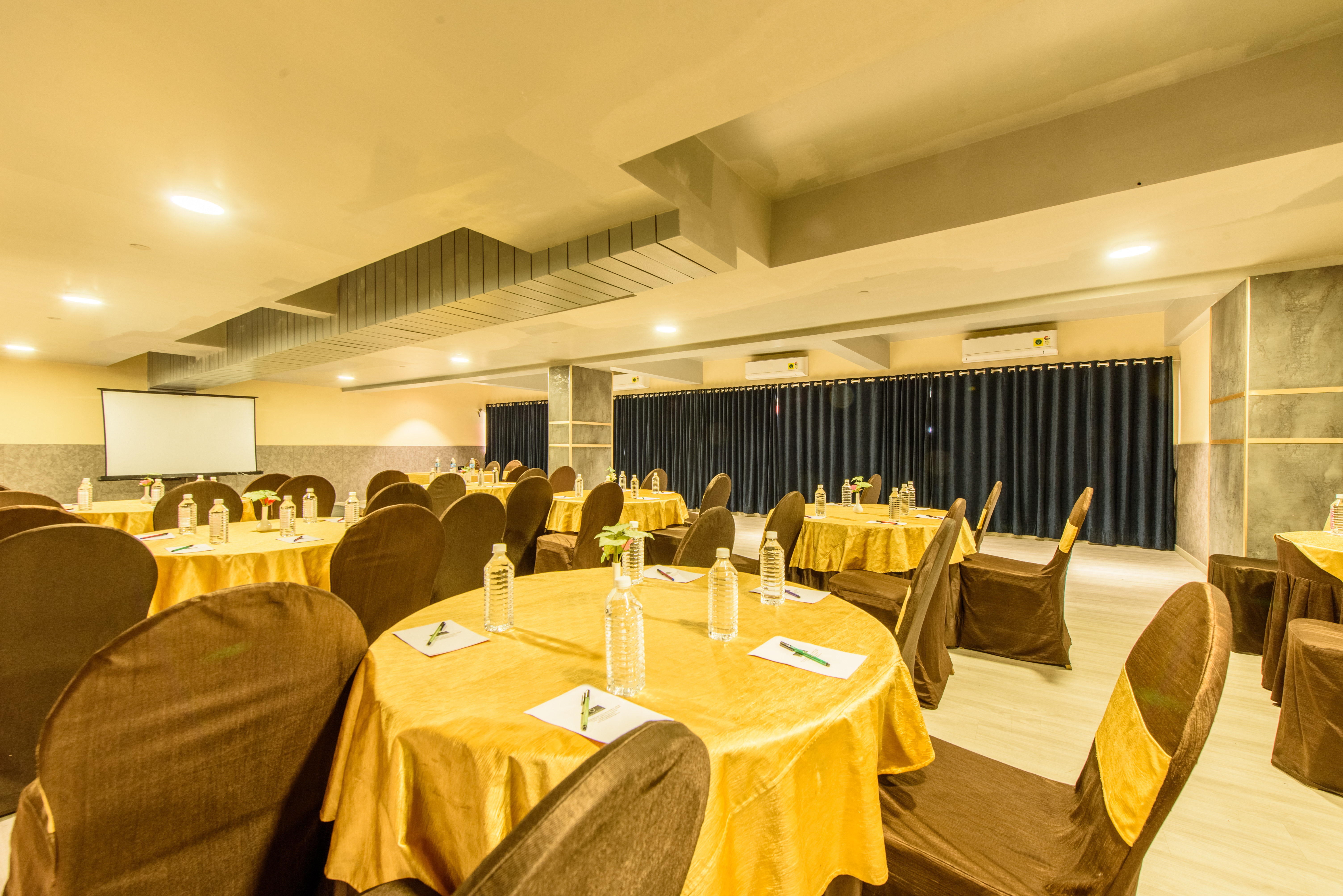 Hotel Bangalore Gate 64/81