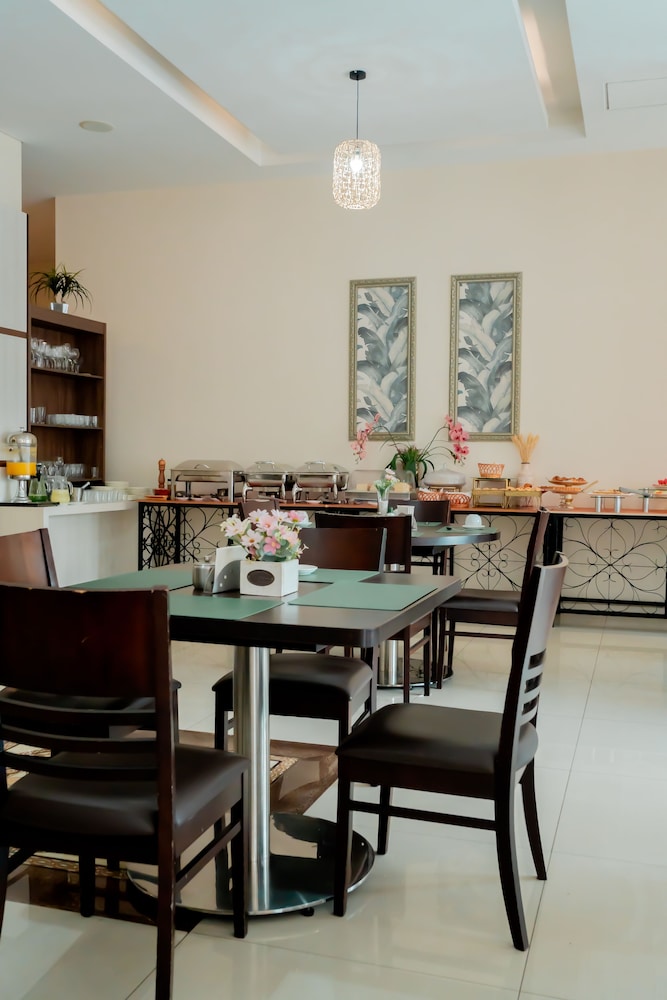 Megal Suites Hotel 36/45