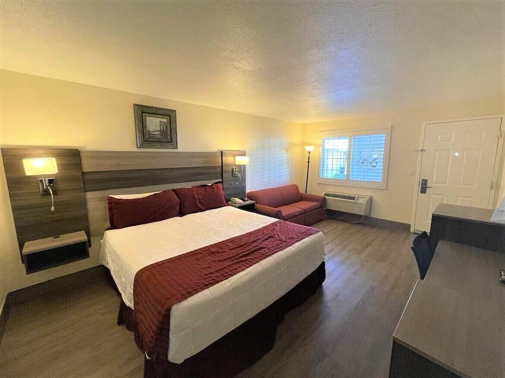 Ramada By Wyndham Kingman 20/52
