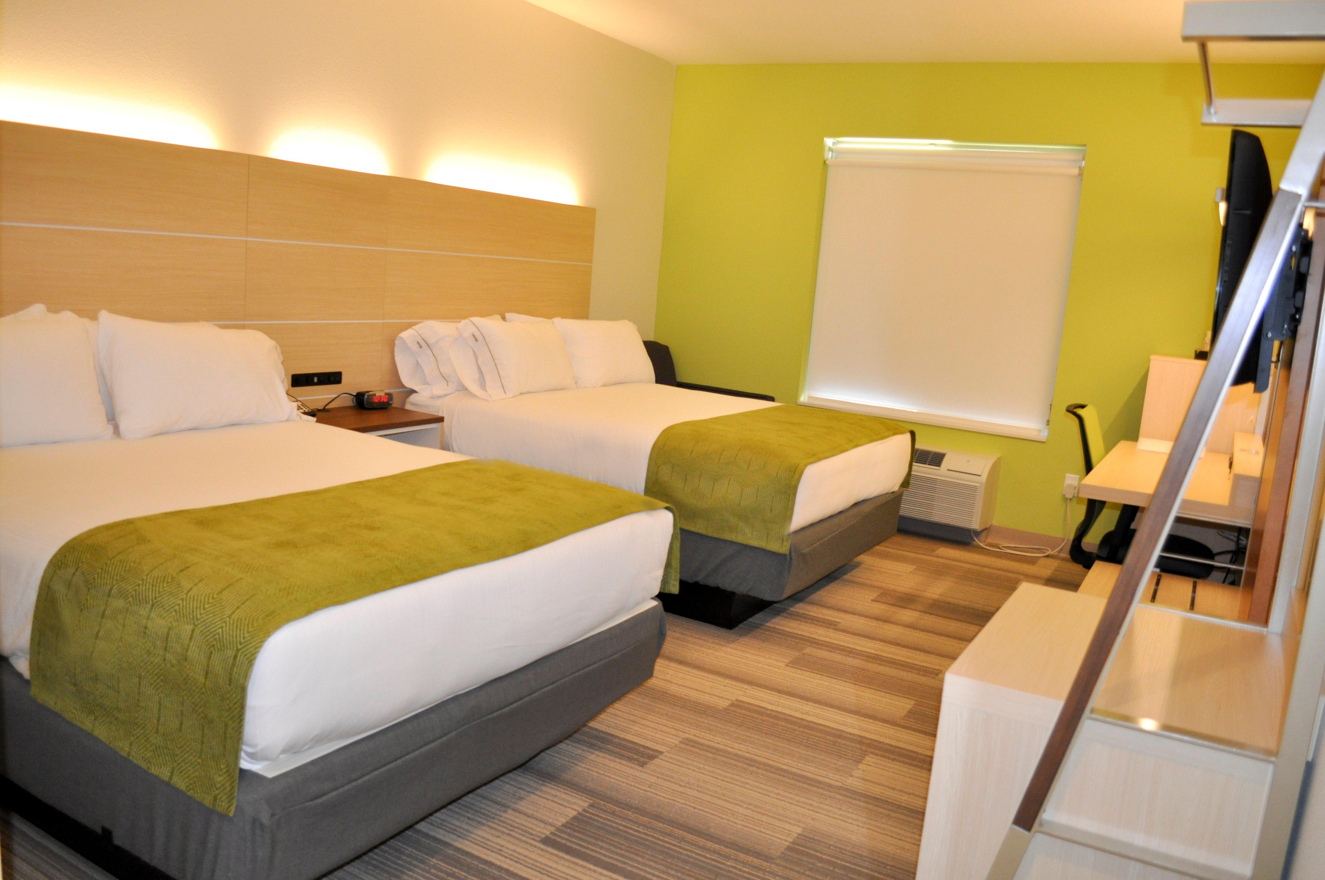 Suite, 2 Queen Beds, Accessible