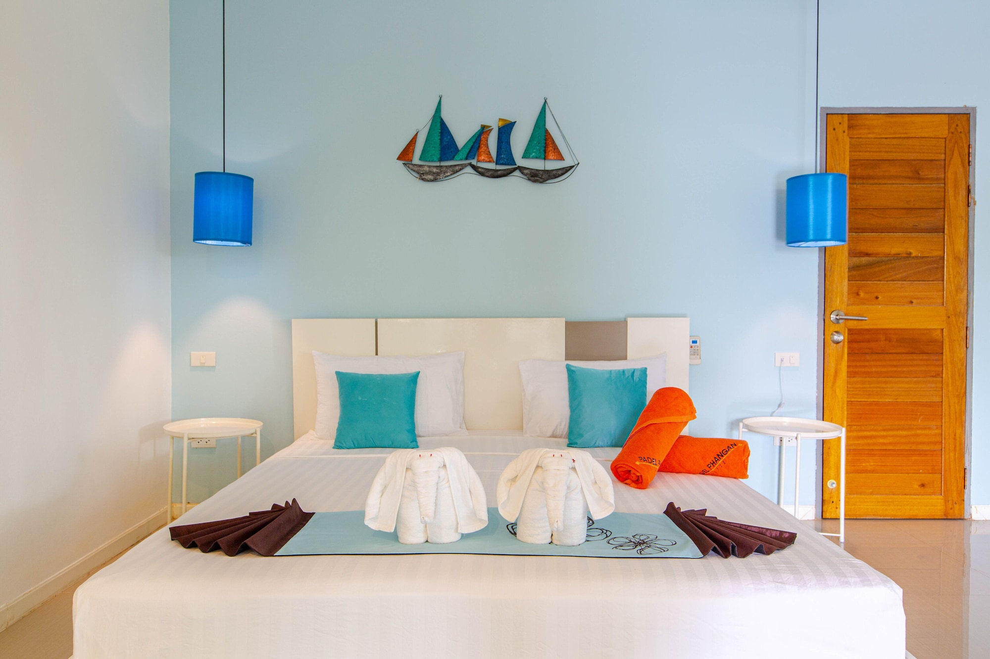 SUITE, POOL SIDE