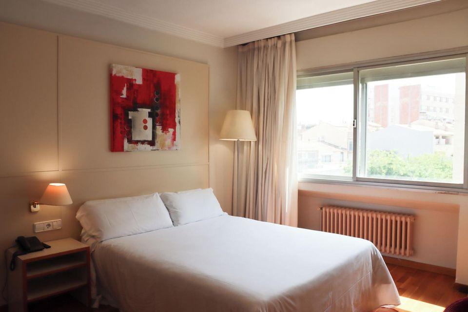 Room, Single, King Bed