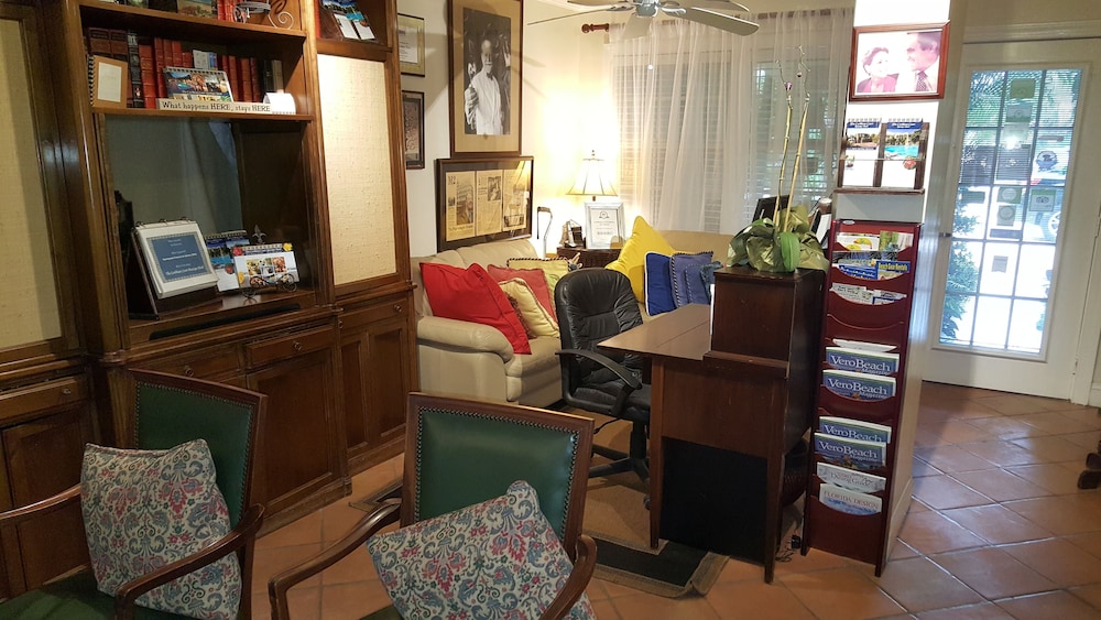 The Caribbean Court Boutique Hotel 67/83