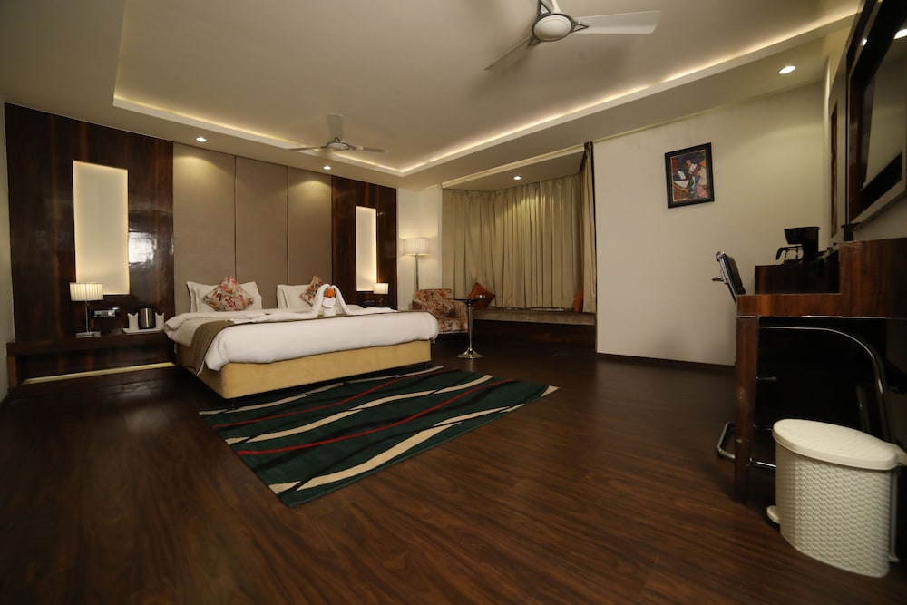 Hotel 5 Flowers 24/61