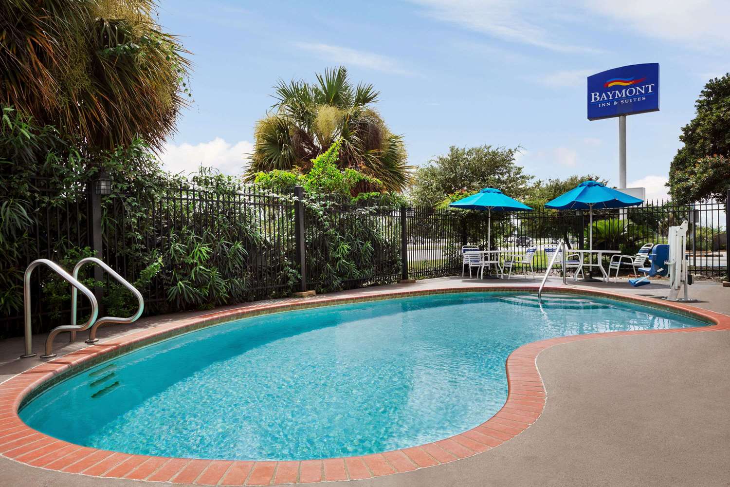 Baymont by Wyndham Clute/Lake Jackson 4/10