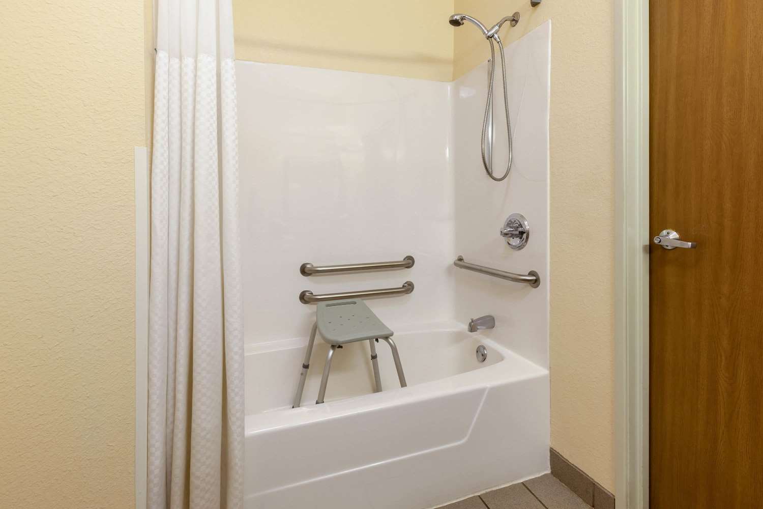 Super 8 By Wyndham Big Rapids 24/29