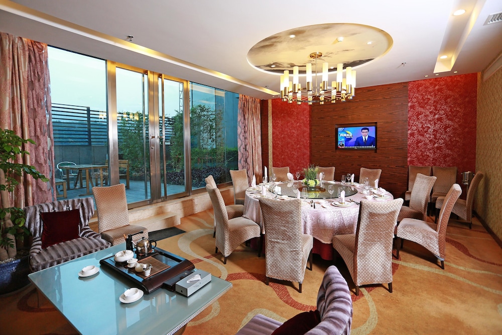 Ramada by Wyndham Longyan 47/55