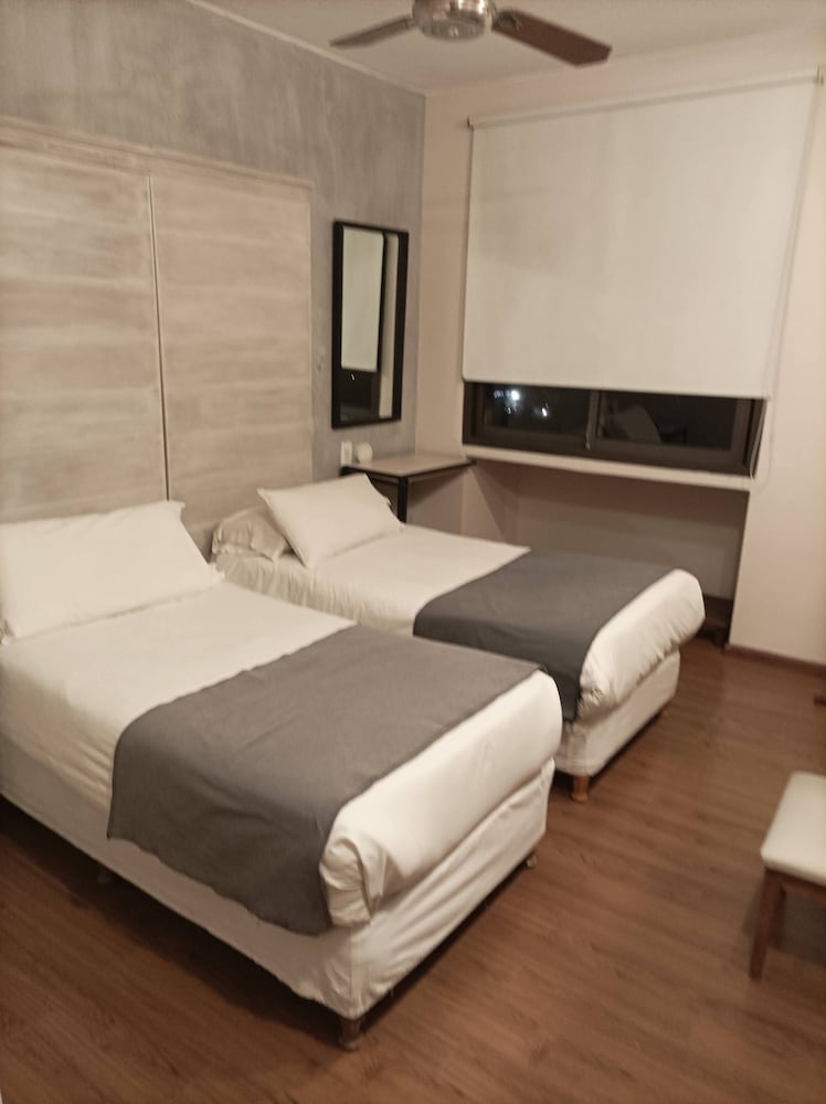 Internacional Hotel 17/70