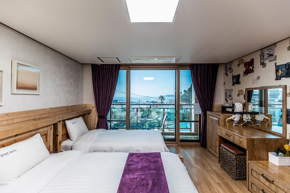 Cheonjiyeon Hotel 8/50