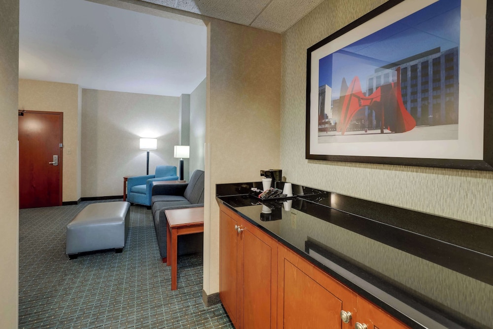 Drury Inn And Suites Grand Rapids 53/77