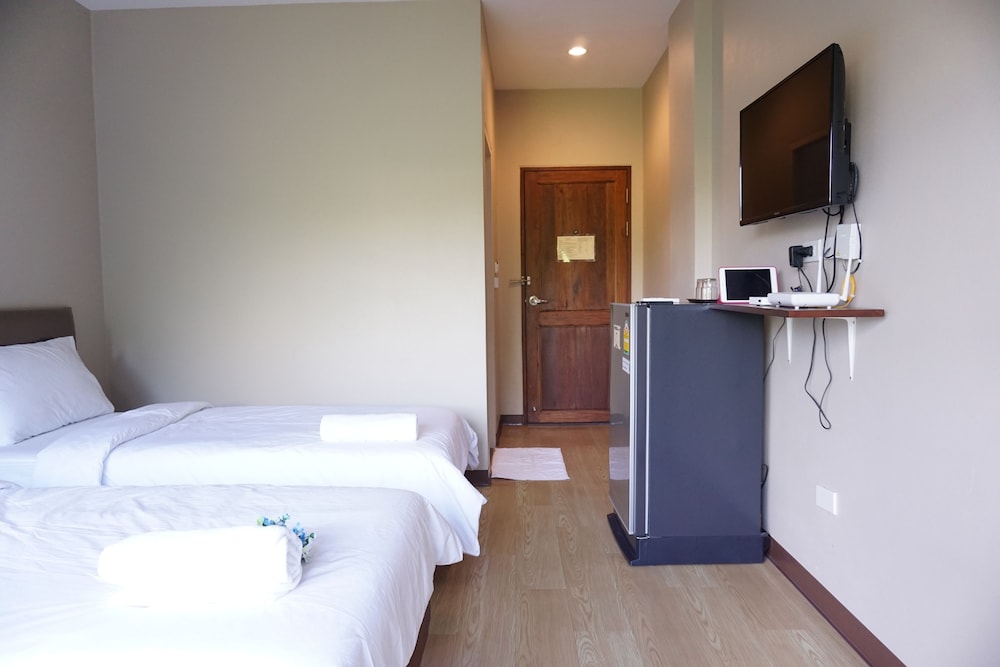 Chompu Nakarin Apartment 6/57