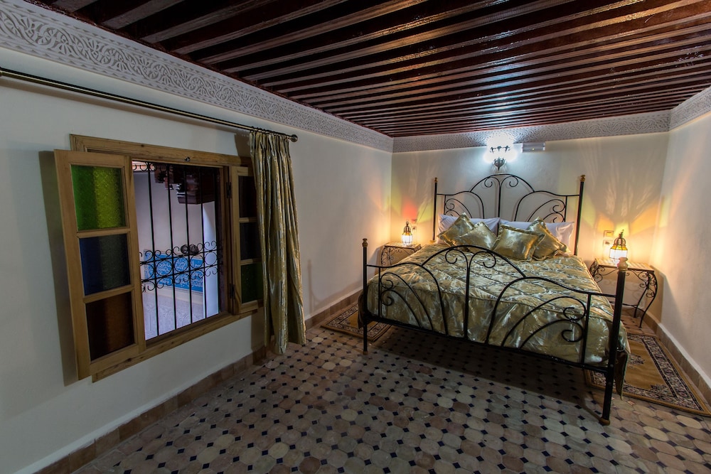 RIAD TARYANA 41/53