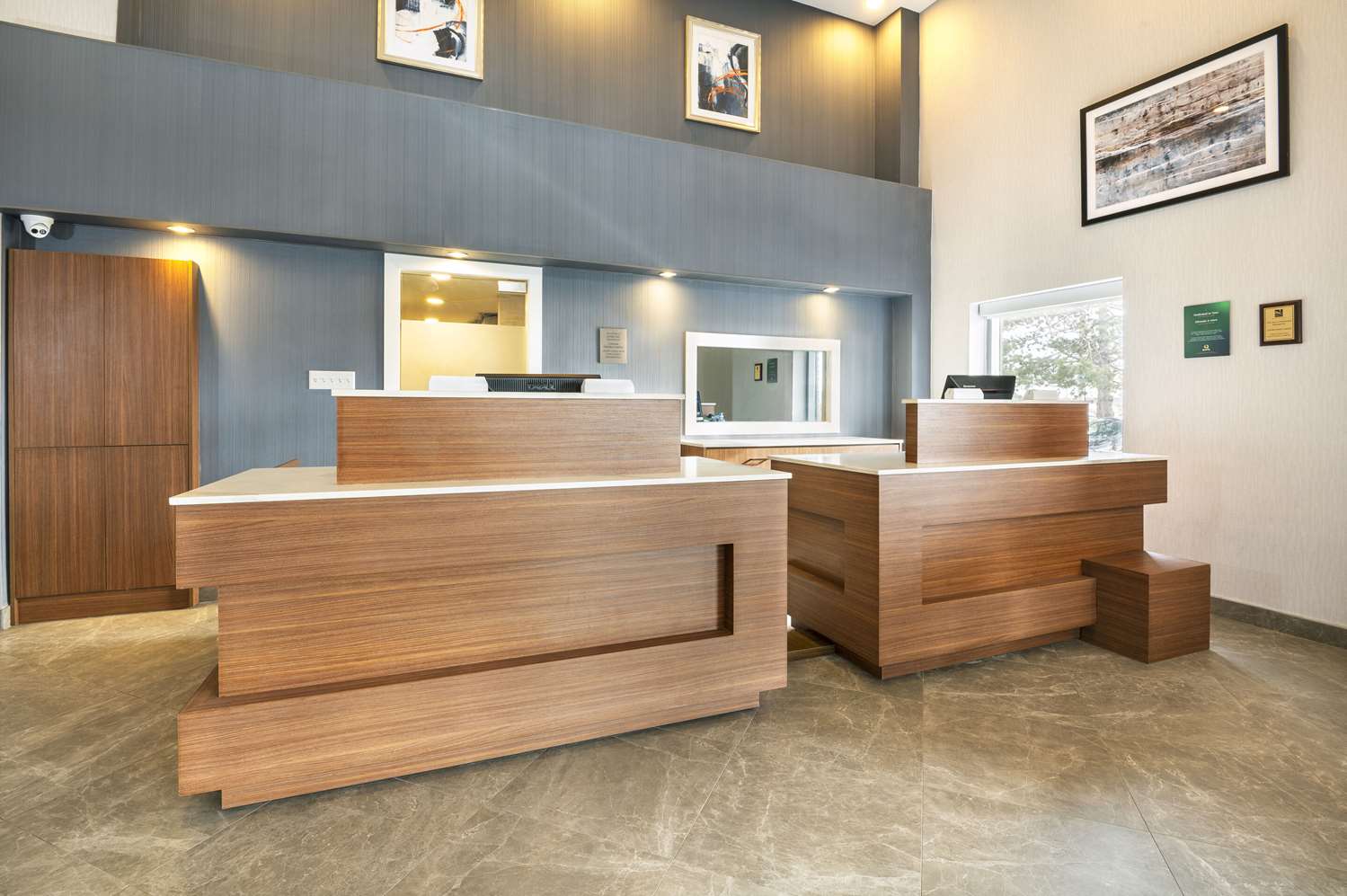 Quality Suites Whitby 2/11