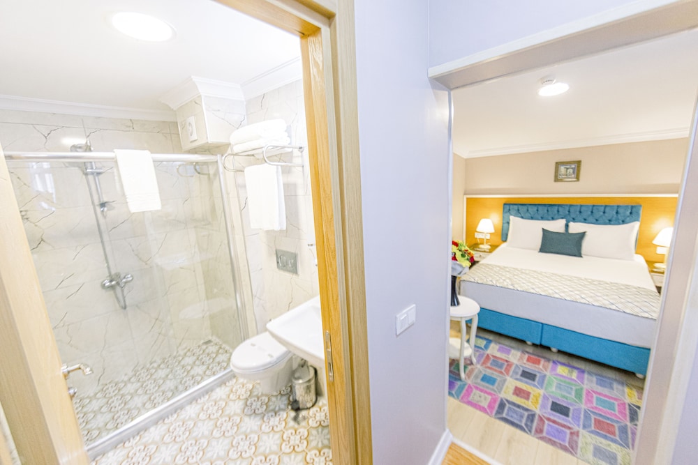 Acacia Mansion Hotel 46/49
