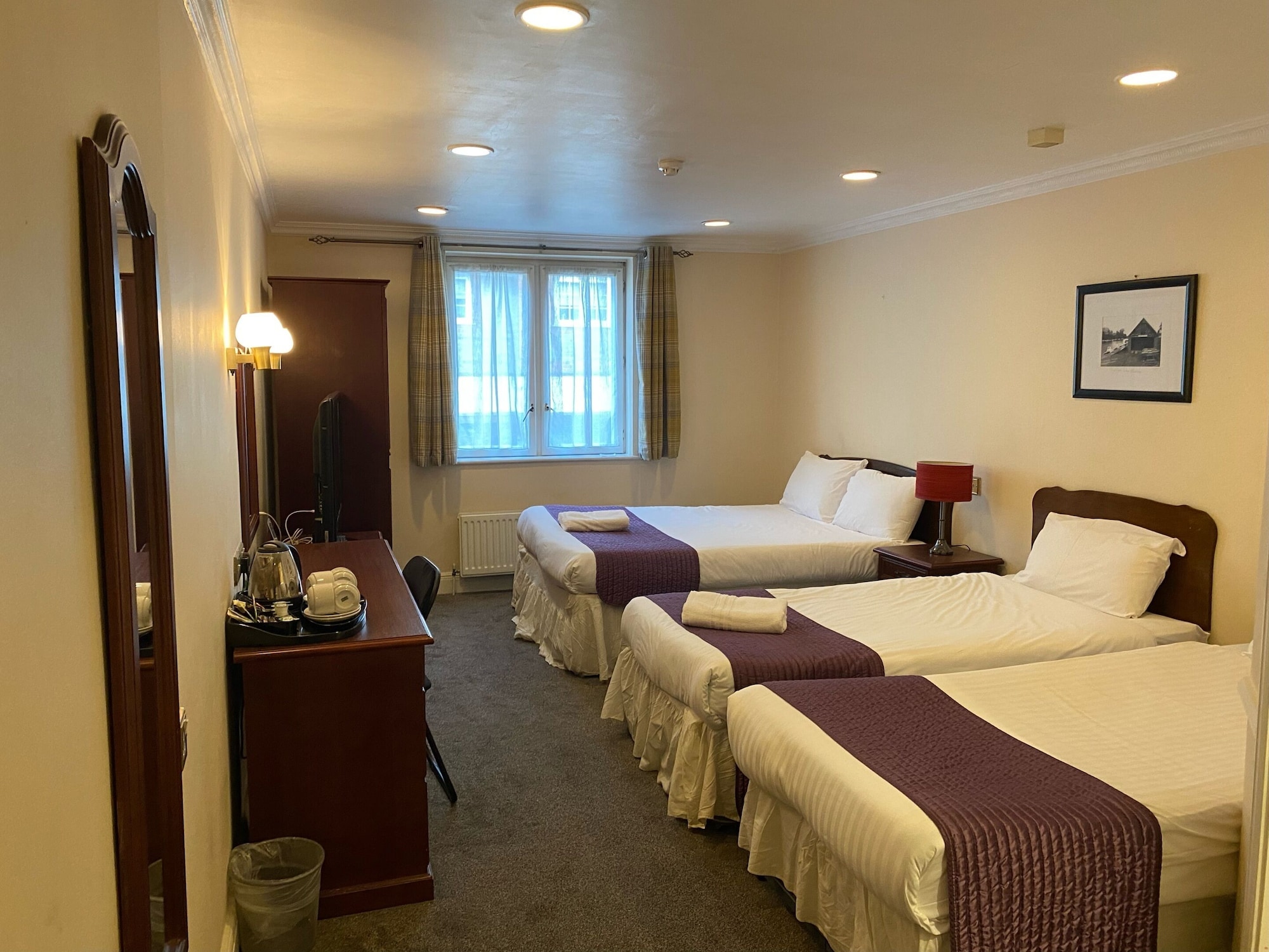 ROOM, QUADRUPLE