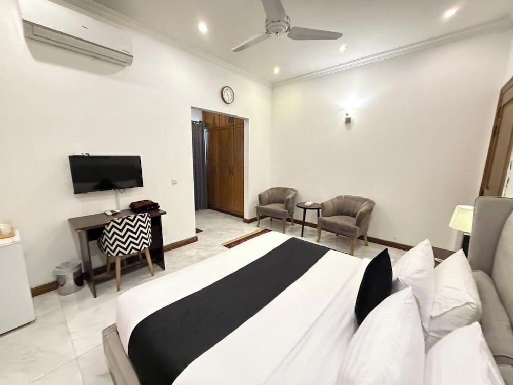 Rhodium Elite Hotel 37/56