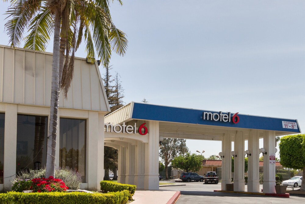 Motel6 Claremont, CA 7/54