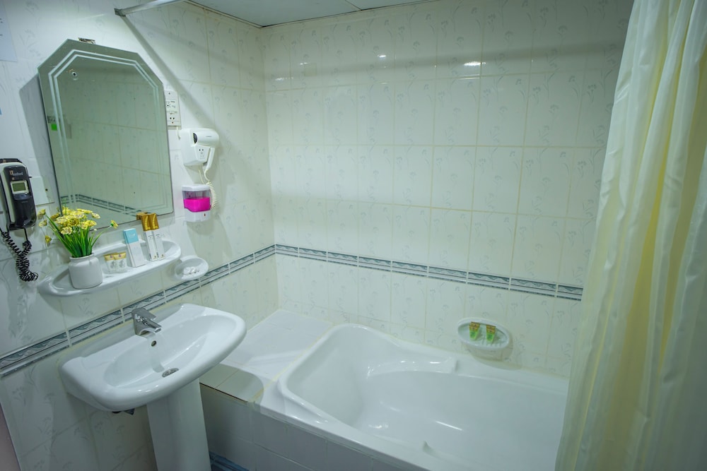 Al Karnak Hotel 42/44